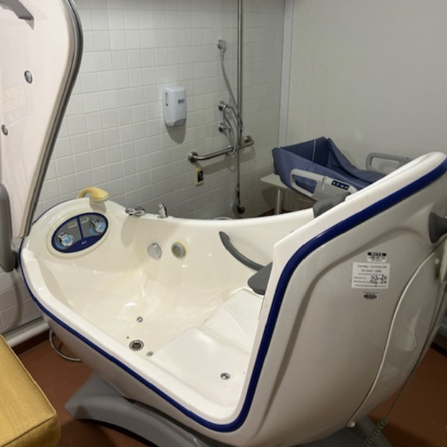 >> Arjo Parker 420 Bath - Wyndham VIC