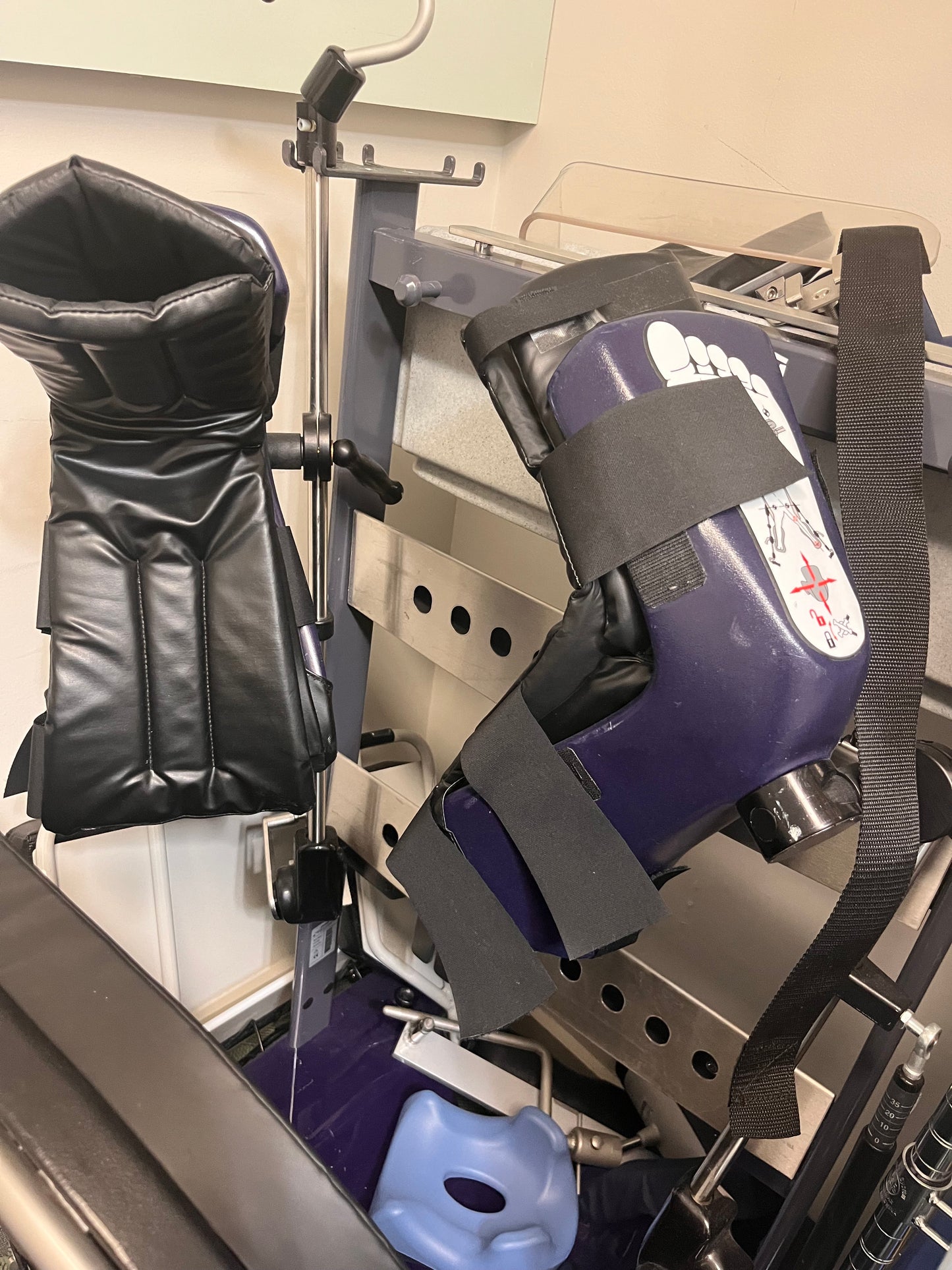 >> 1 Pair Stirrups with Stand - PARTNER ARRANGED PICKUP
