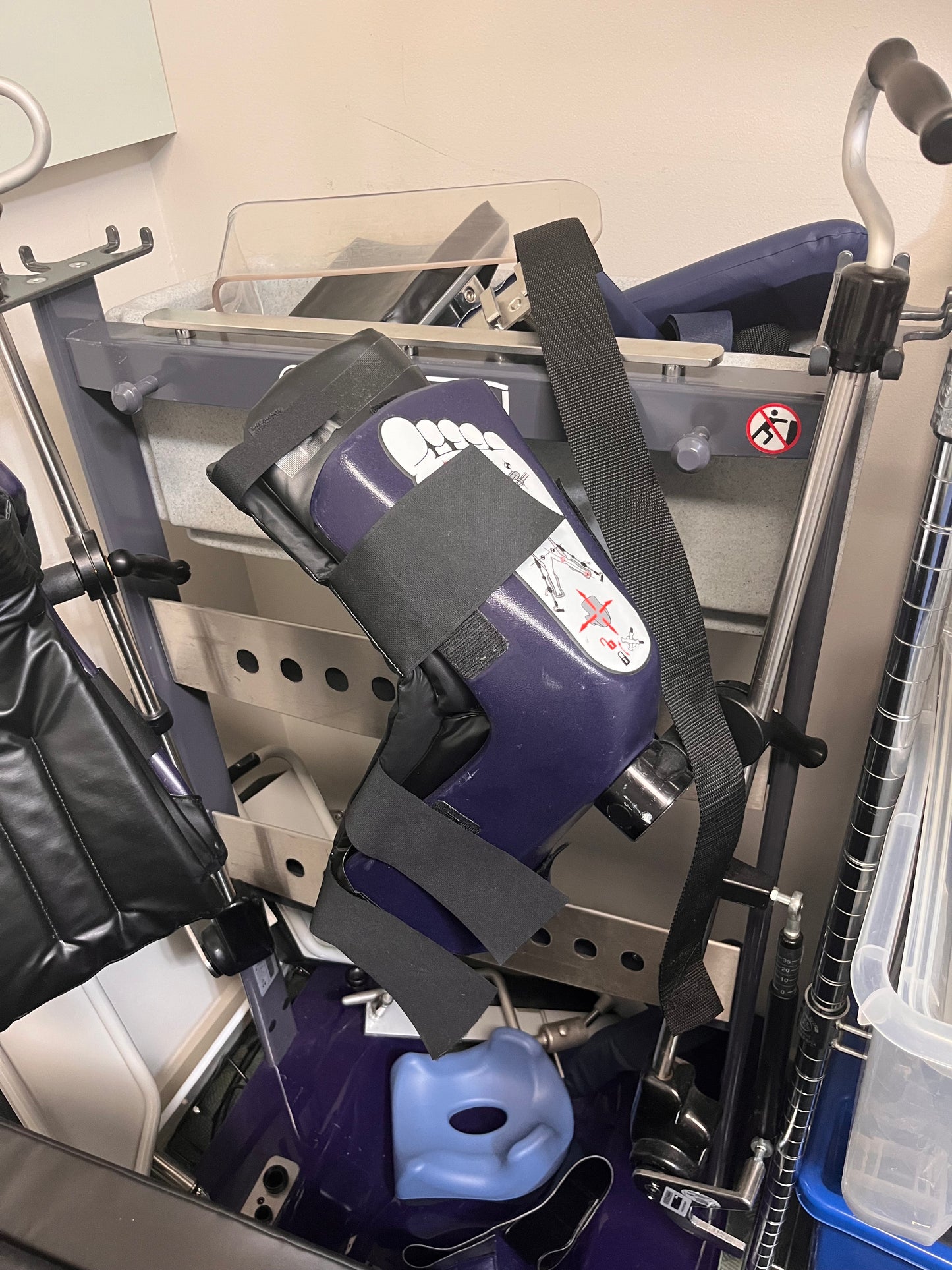 >> 1 Pair Stirrups with Stand - PARTNER ARRANGED PICKUP