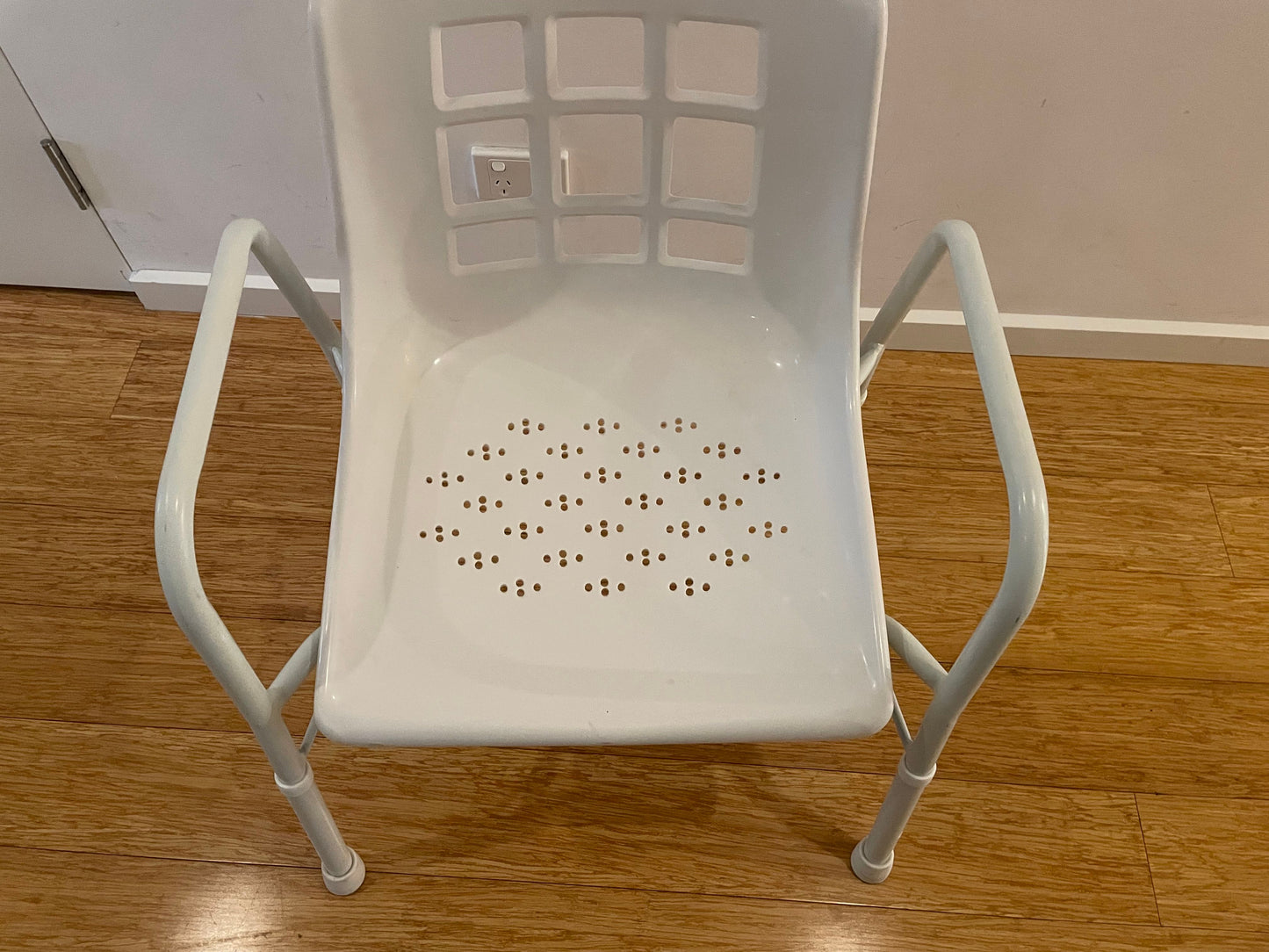 >> Extra-Wide Shower Chair - PARTNER ARRANGED PICKUP