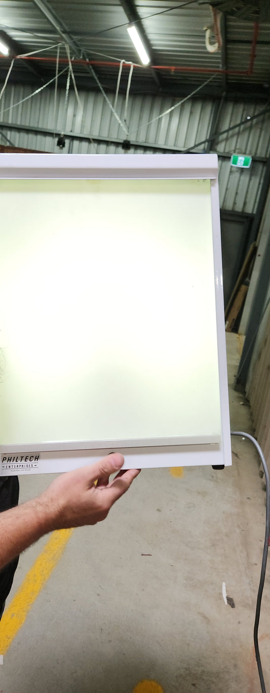>> URGENT GIVEAWAY - X-Ray Lightbox