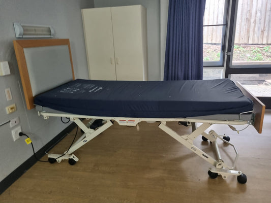 >> 34 Invacare CS7 beds
